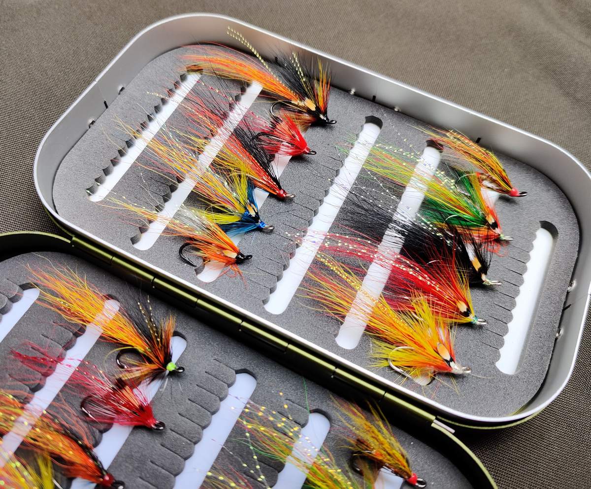 https://www.graysofkilsyth.com/salmon-flies-box-3.jpg